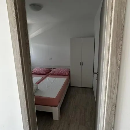 Blue - One Bedroom 4 * Murter